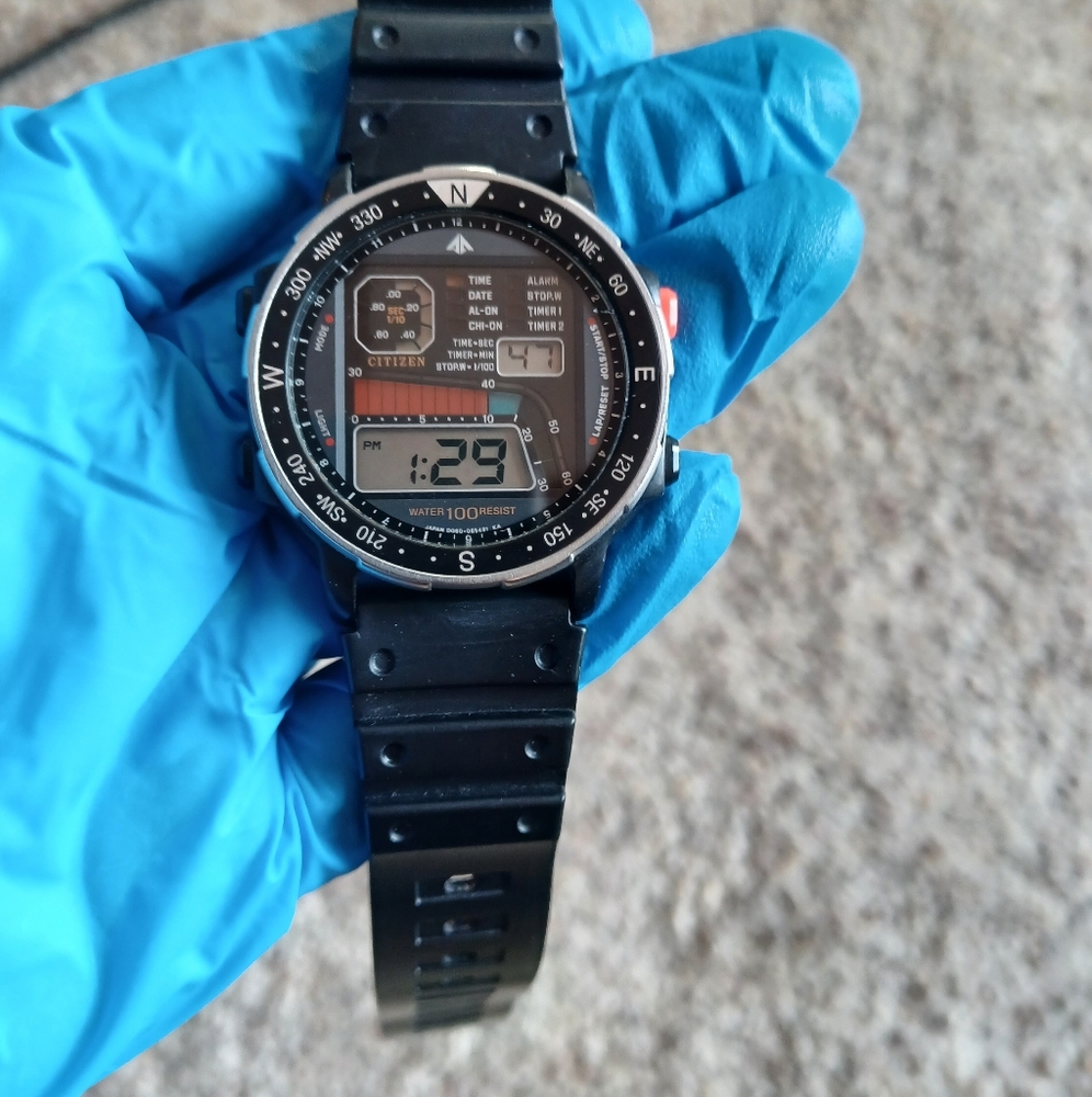 Vintage Citizen Windsurf D060 Japan Made Mens Watch 42-8035 Works perfect